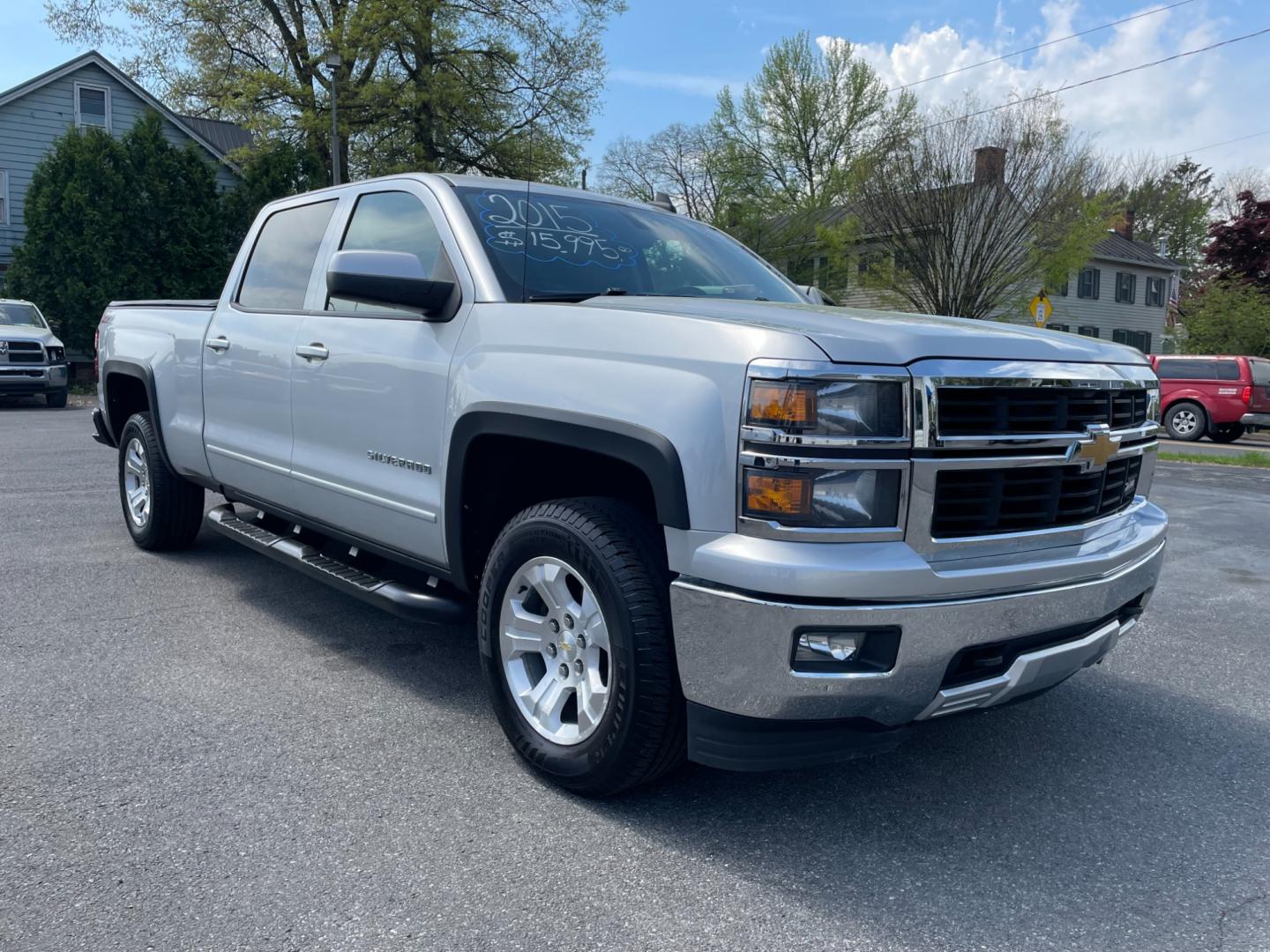 2015 silver /black Chevrolet Silverado 1500 LT Crew Cab 4WD (3GCUKREC5FG) with an 5.3L V8 OHV 16V engine, 6-Speed Automatic transmission, located at 101 N. Main Street, Muncy, PA, 17756, (570) 546-5462, 41.207691, -76.785942 - Photo#1